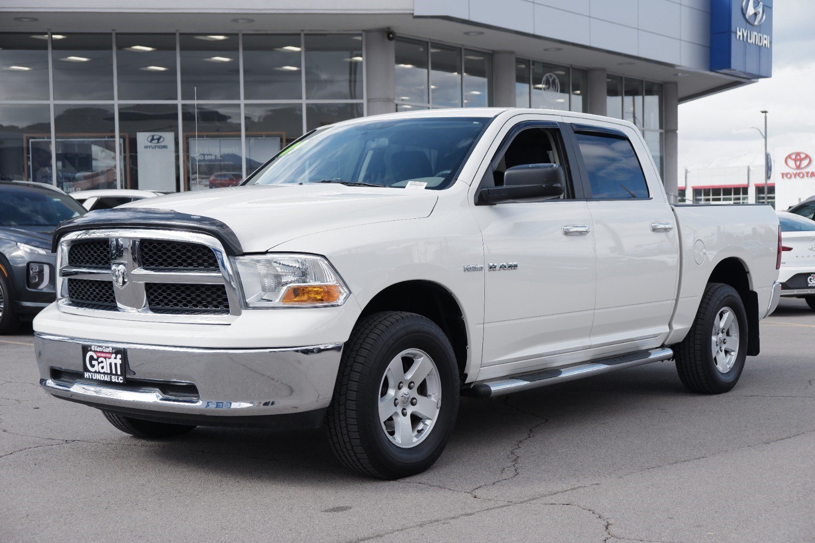 pre-owned-2009-dodge-ram-1500-slt-crew-cab-pickup-2y20097a-ken-garff