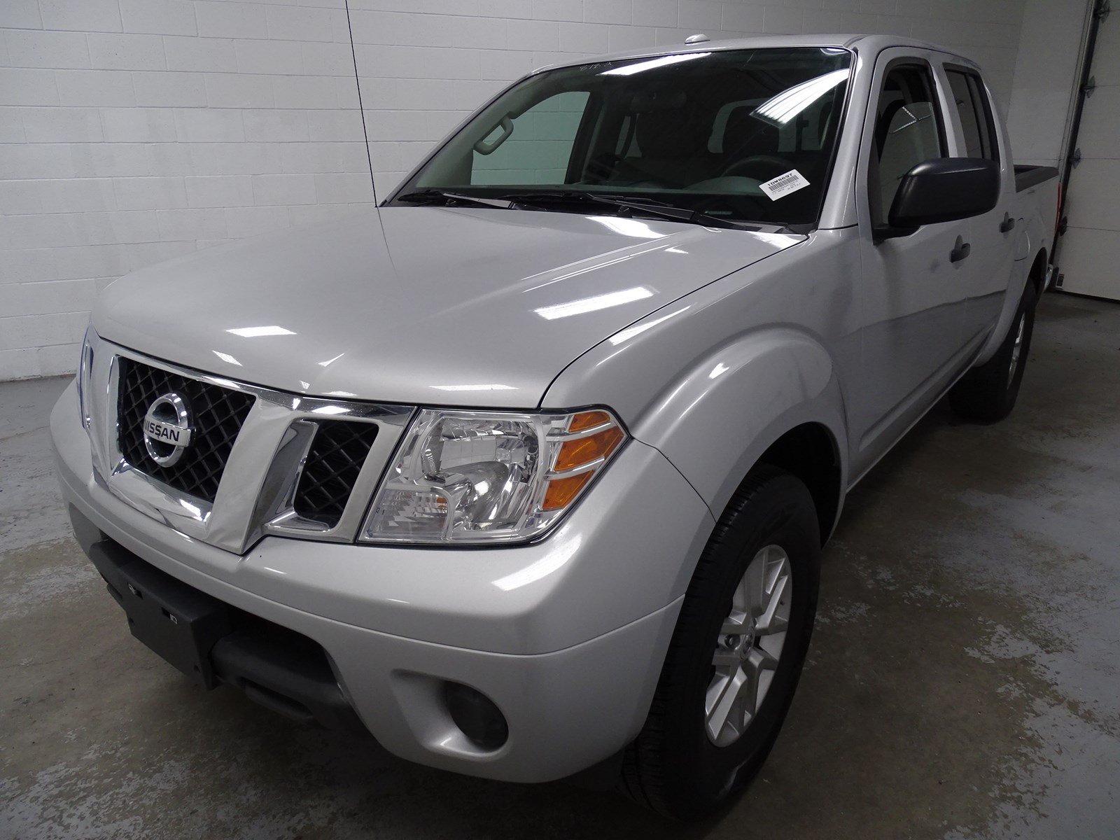 Pre-Owned 2017 Nissan Frontier SV V6 Crew Cab Pickup #1DW8697 | Ken ...