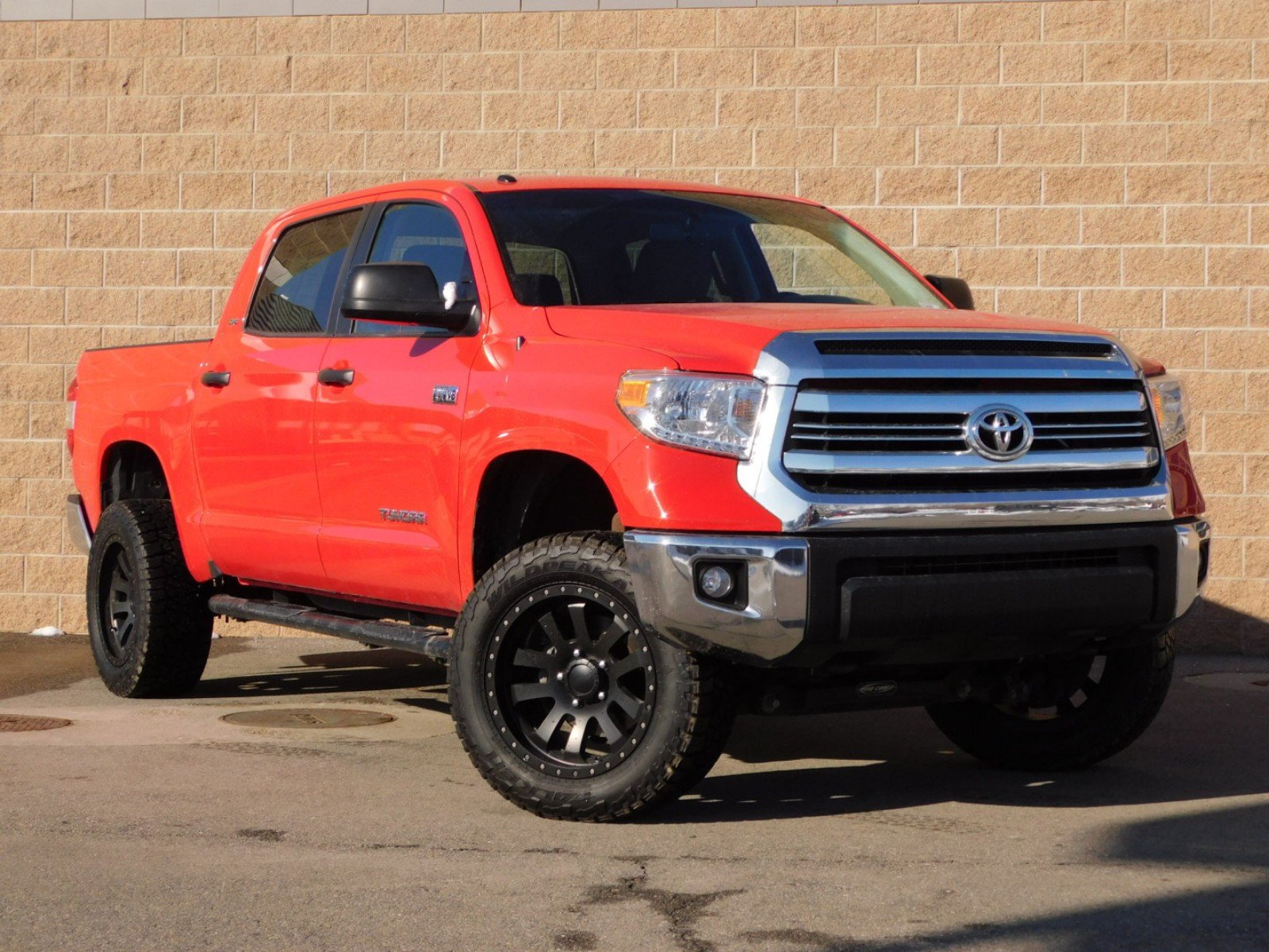 Pre-Owned 2016 Toyota Tundra 4WD Truck SR5 Crew Cab Pickup #2R8262A