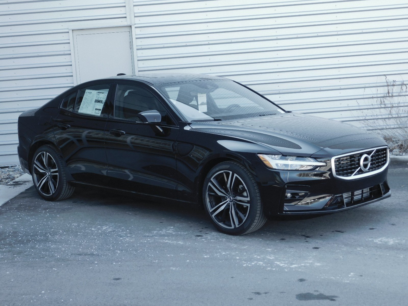 New 2019 Volvo S60 R Design With Navigation