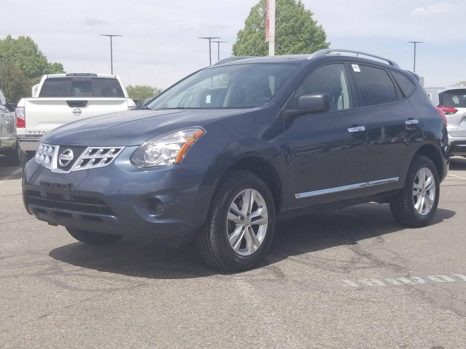 Nissan rogue select