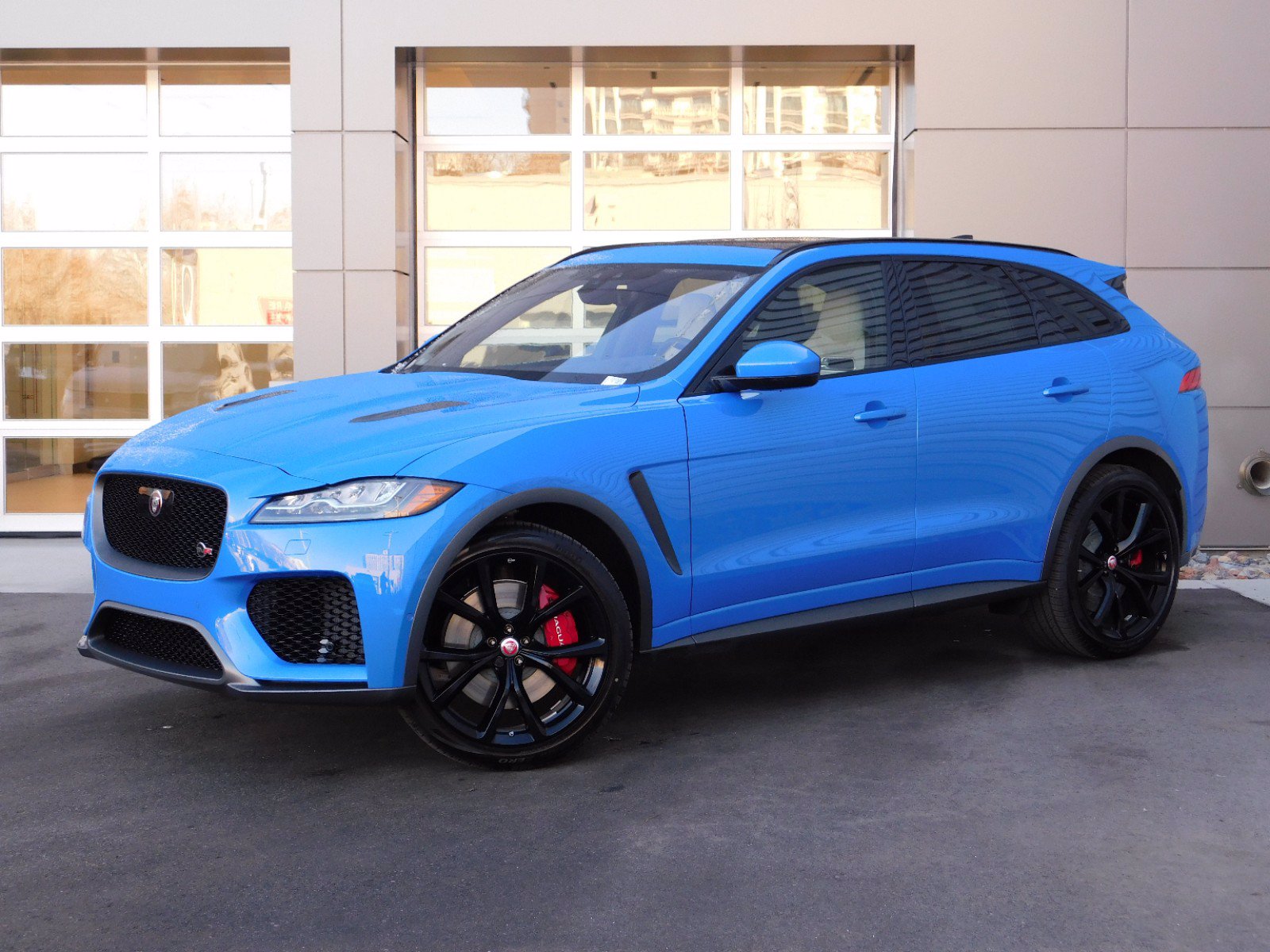 Jaguar f Pace РІ РїР»РµРЅРєРµ