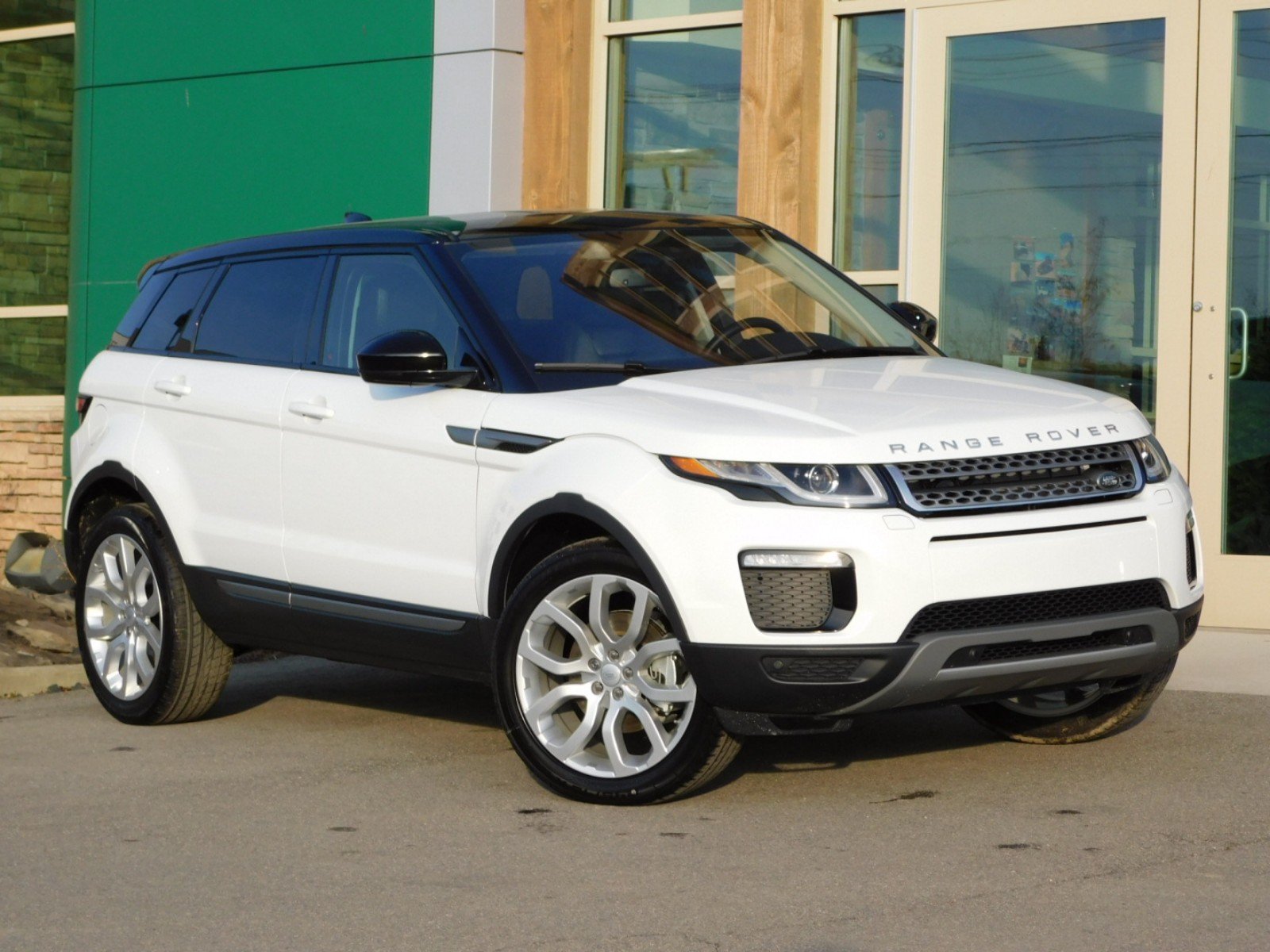 New 2019 Land Rover Range Rover Evoque SE Sport Utility