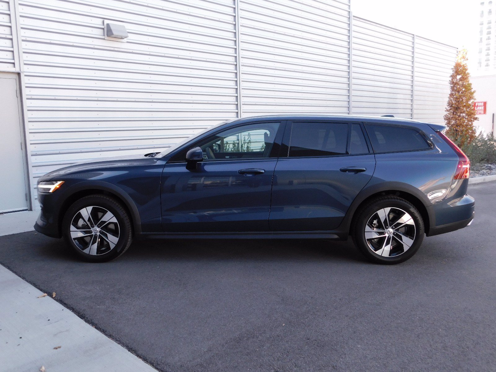 Volvo v60 cross country 2020 фото