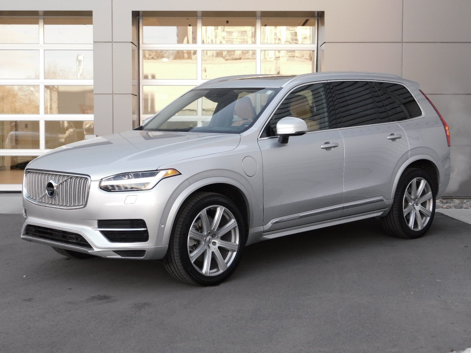 Pre-Owned 2016 Volvo XC90 Hybrid T8 Inscription Sport Utility #1VU2540 ...