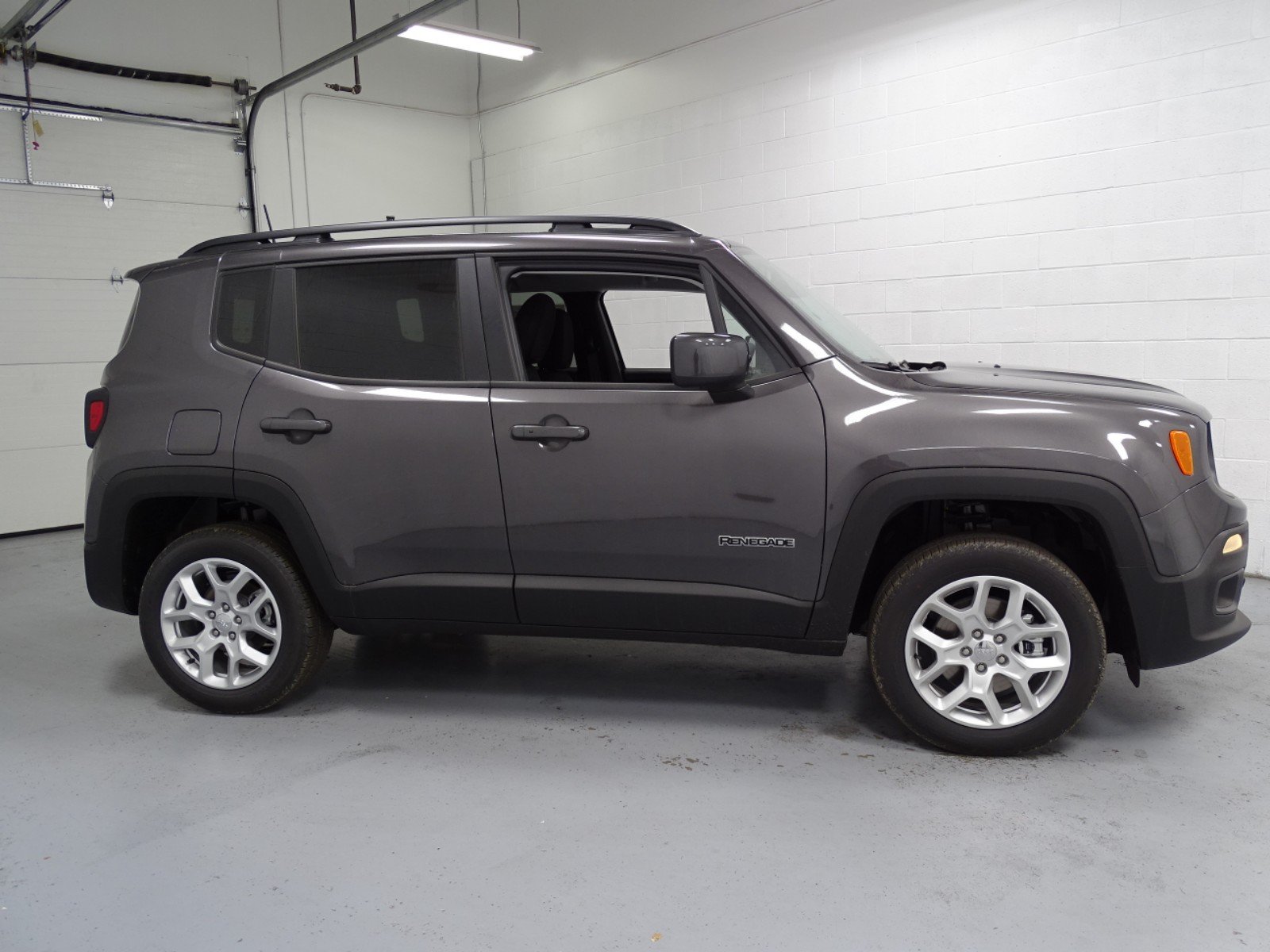 New 2018 Jeep Renegade Latitude Sport Utility #1j80728 